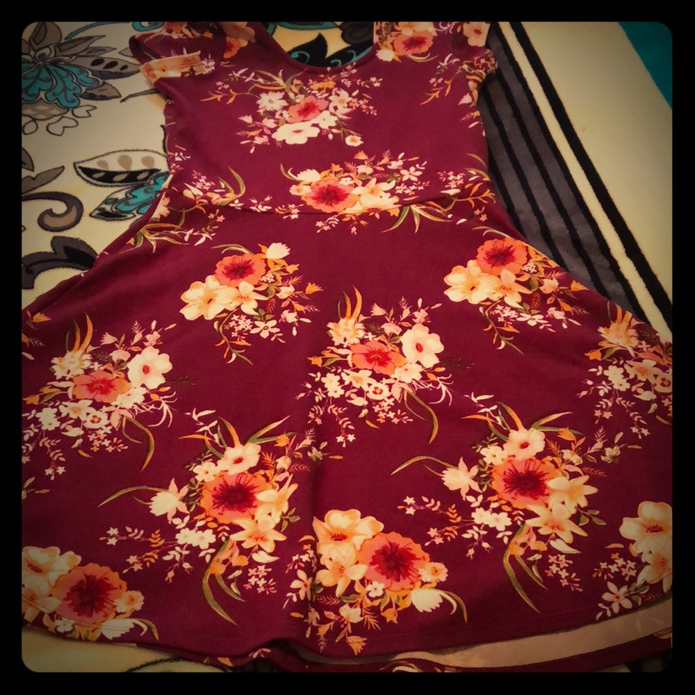 Beautiful dress with unique flowers perfect for13+